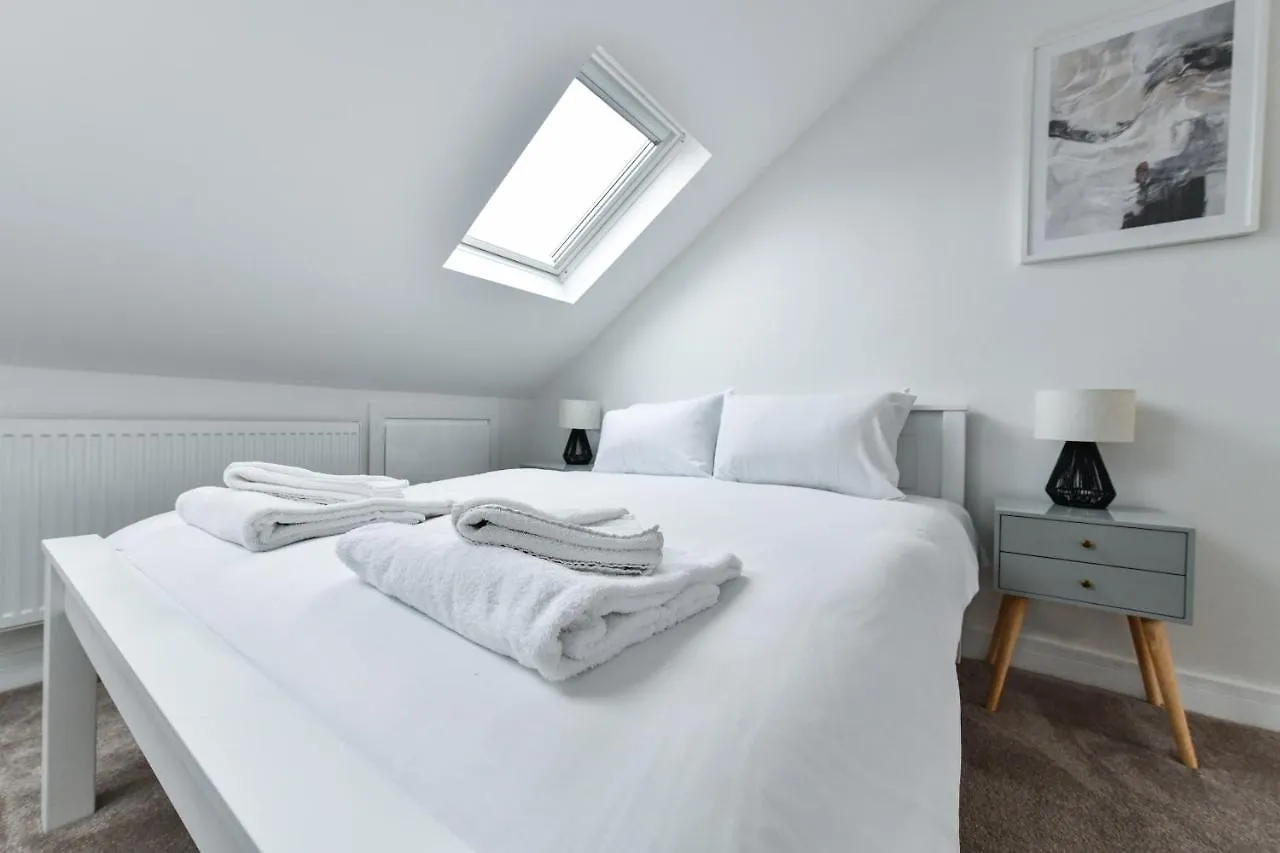 Claude House - Charming 4Bedroom Home Nottingham