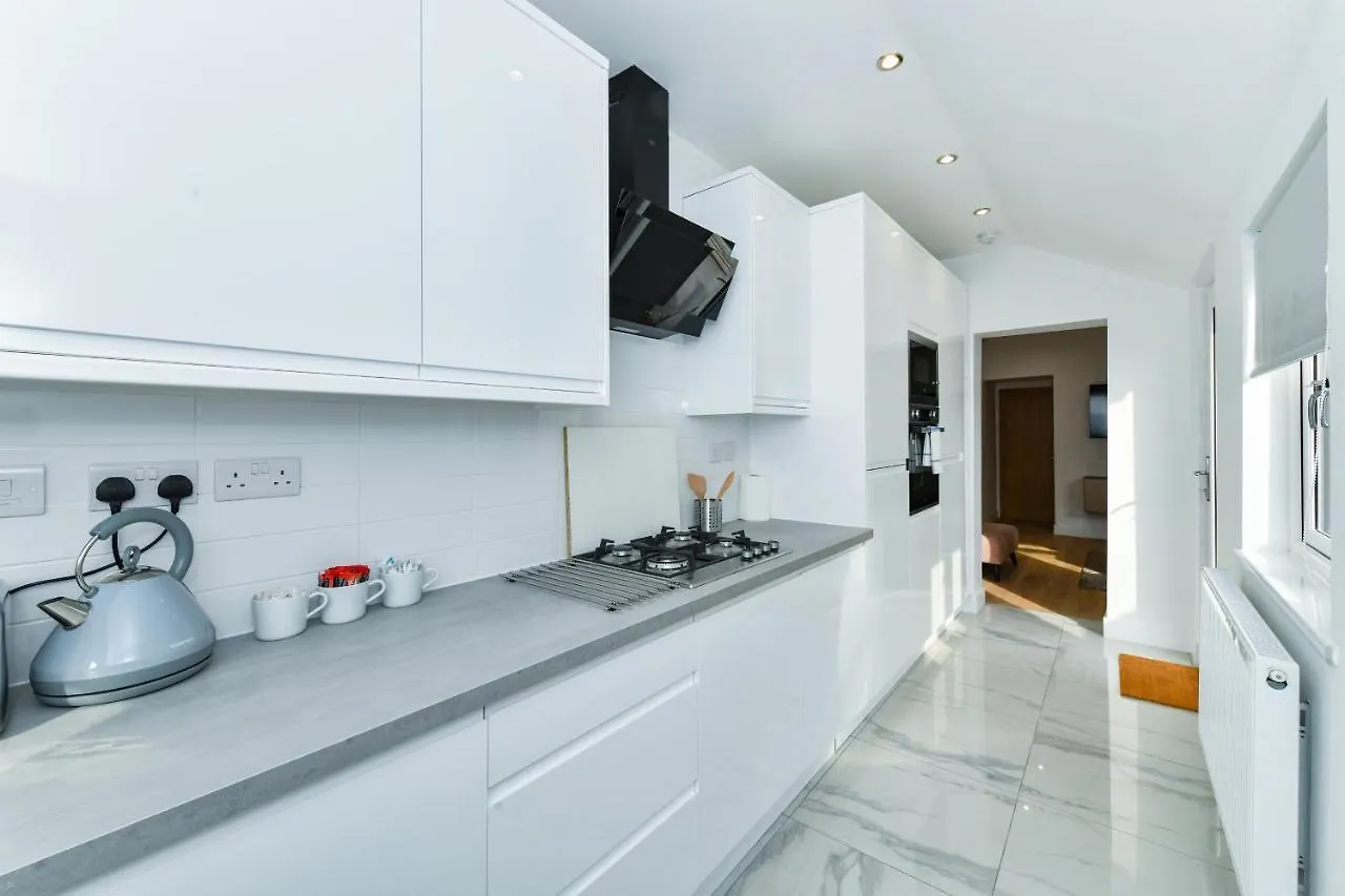Claude House - Charming 4Bedroom Home Nottingham United Kingdom