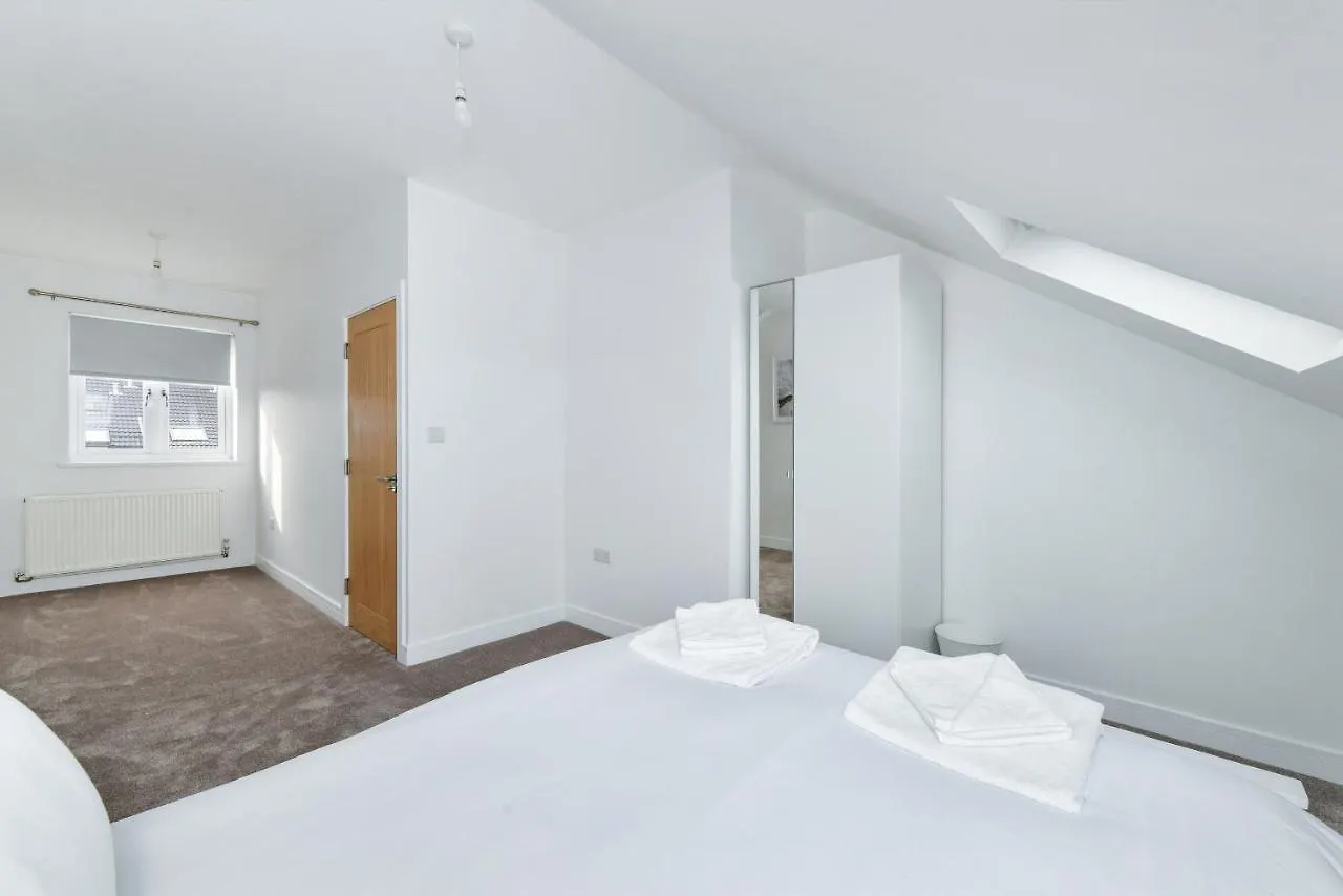 Claude House - Charming 4Bedroom Home Nottingham Apartment