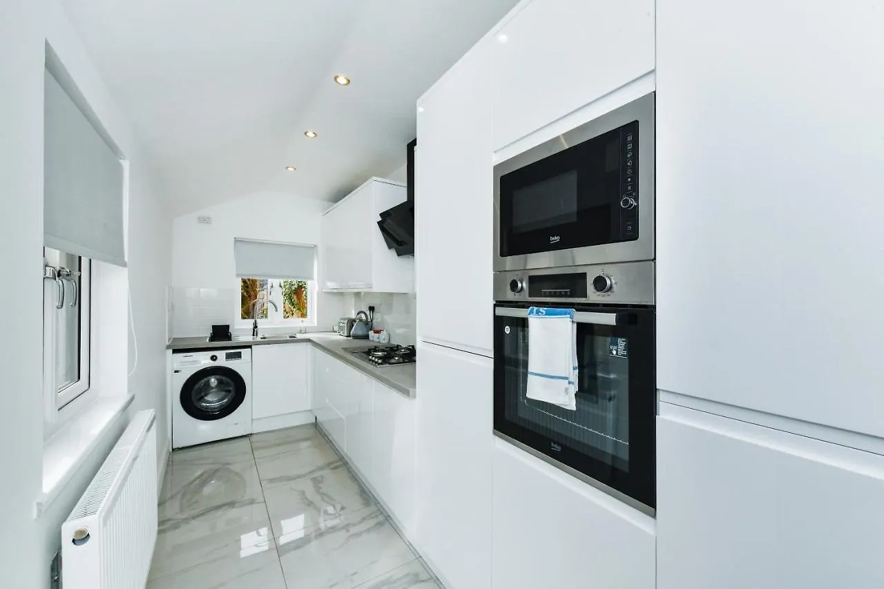 Claude House - Charming 4Bedroom Home Nottingham 0*,