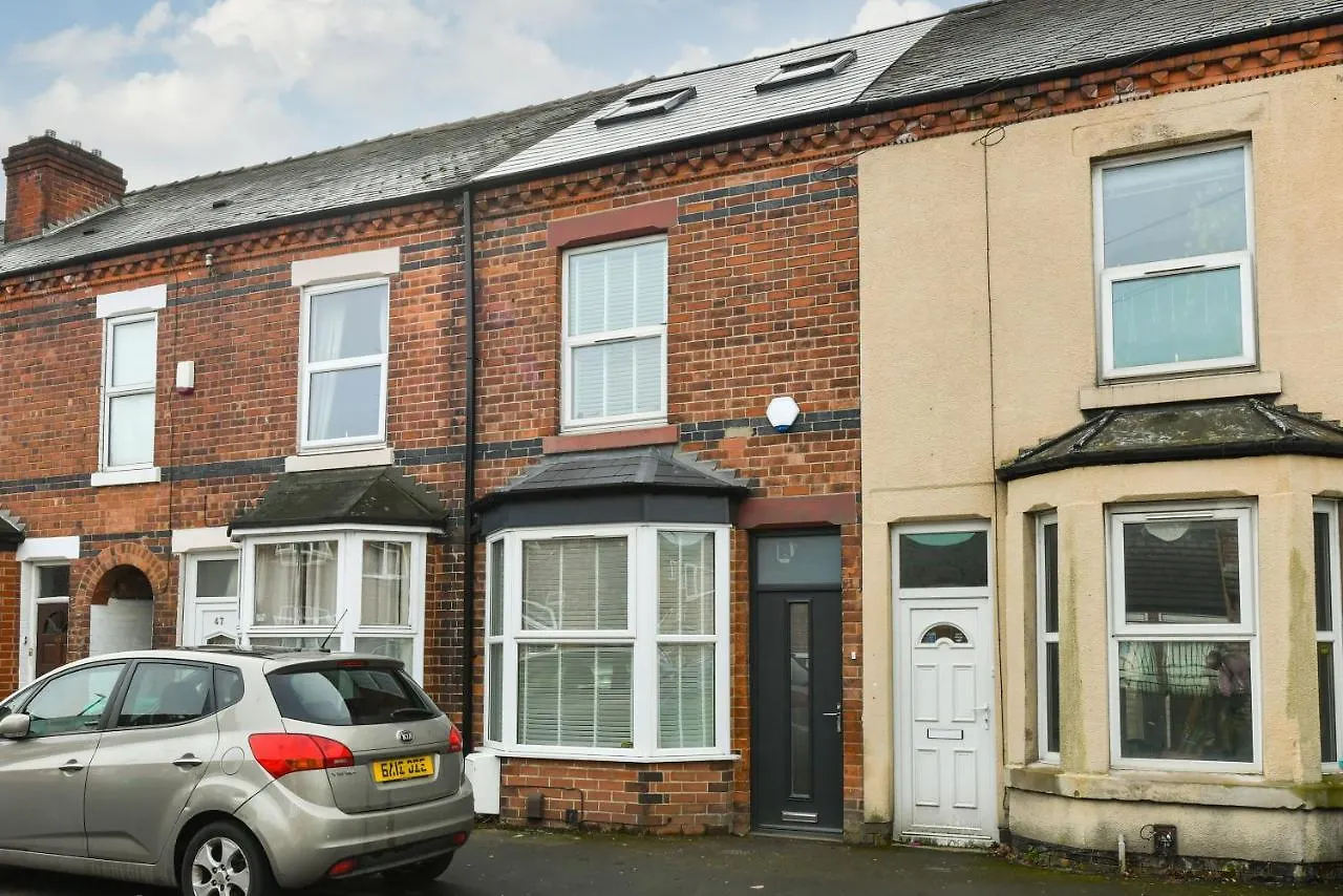 Claude House - Charming 4Bedroom Home Nottingham 0*,  United Kingdom