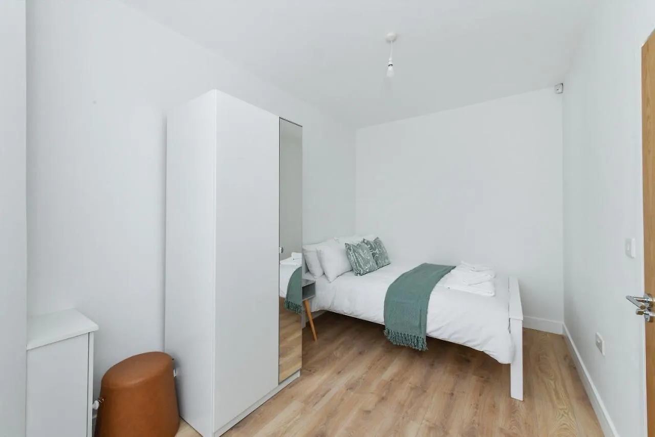 Claude House - Charming 4Bedroom Home Nottingham