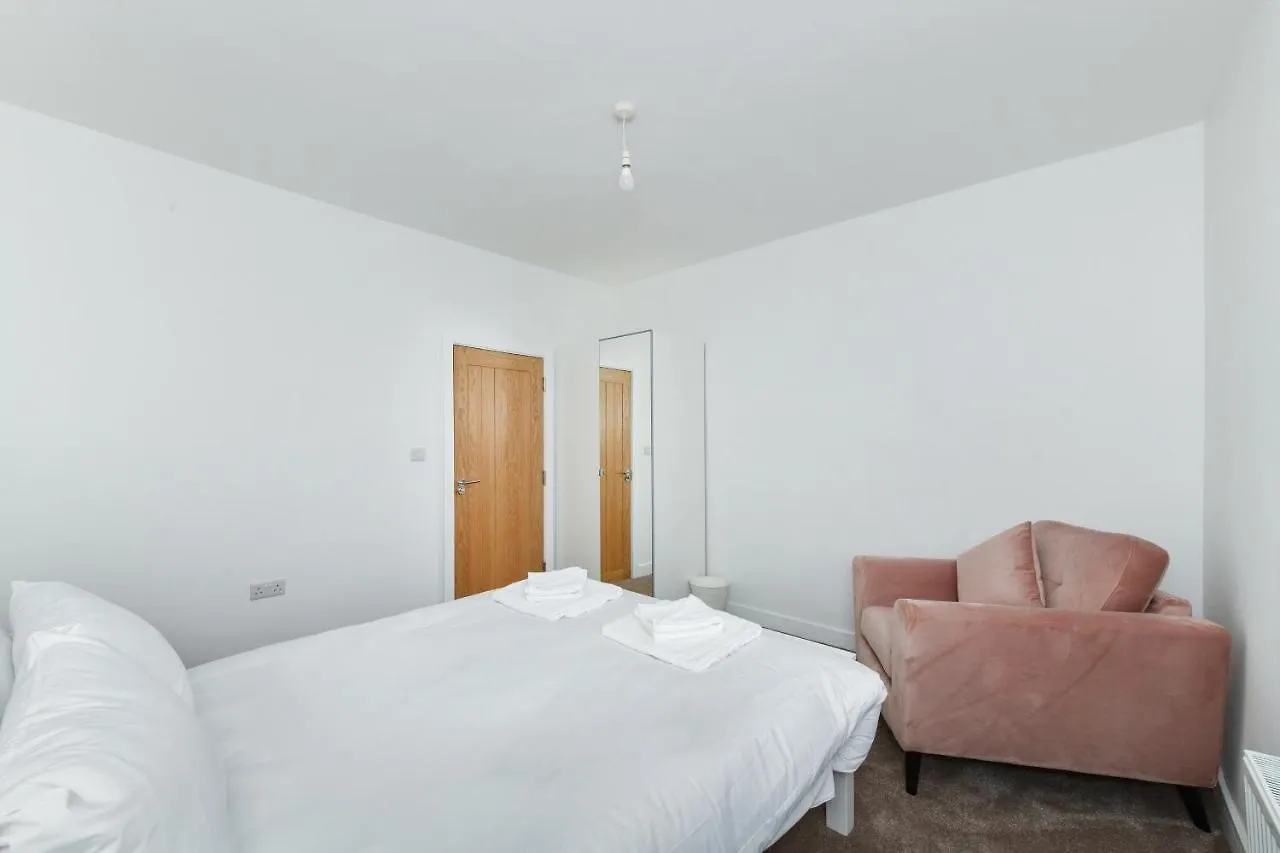 Claude House - Charming 4Bedroom Home location