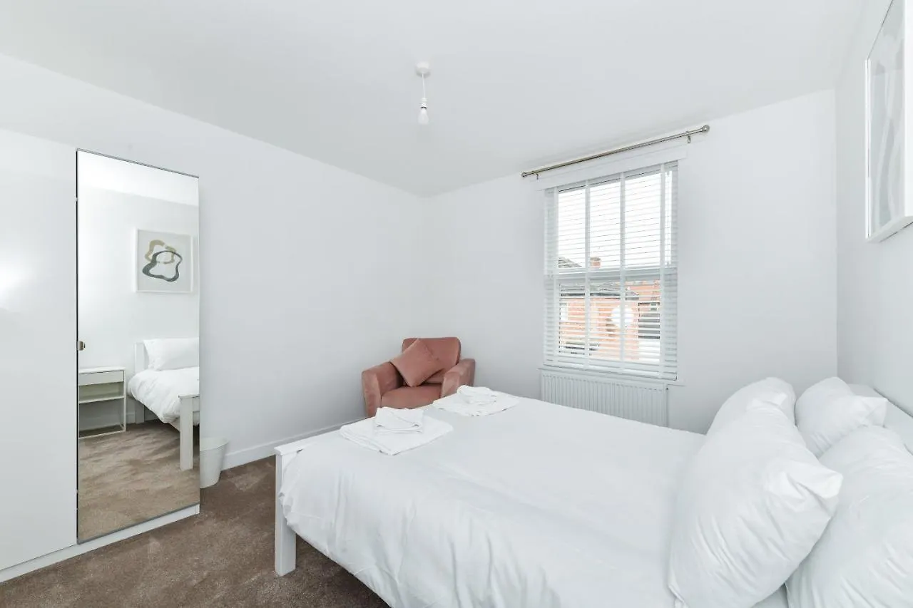 Apartment Claude House - Charming 4Bedroom Home Nottingham United Kingdom