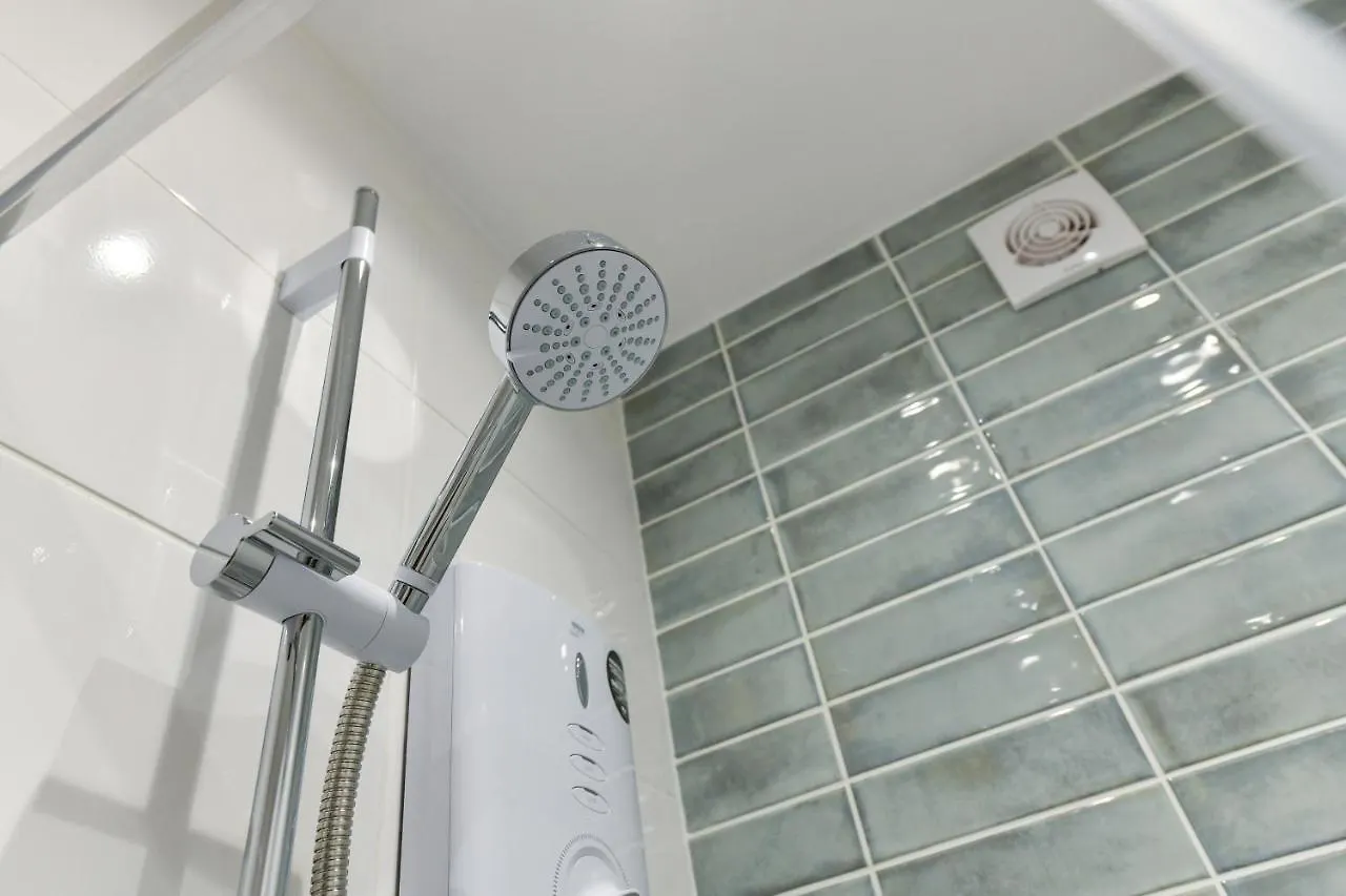 Claude House - Charming 4Bedroom Home Nottingham 0*,  United Kingdom